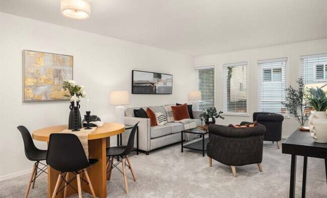 Foto del edificio - Welcome Home 2 bd/1 ba Condo Close to ever...