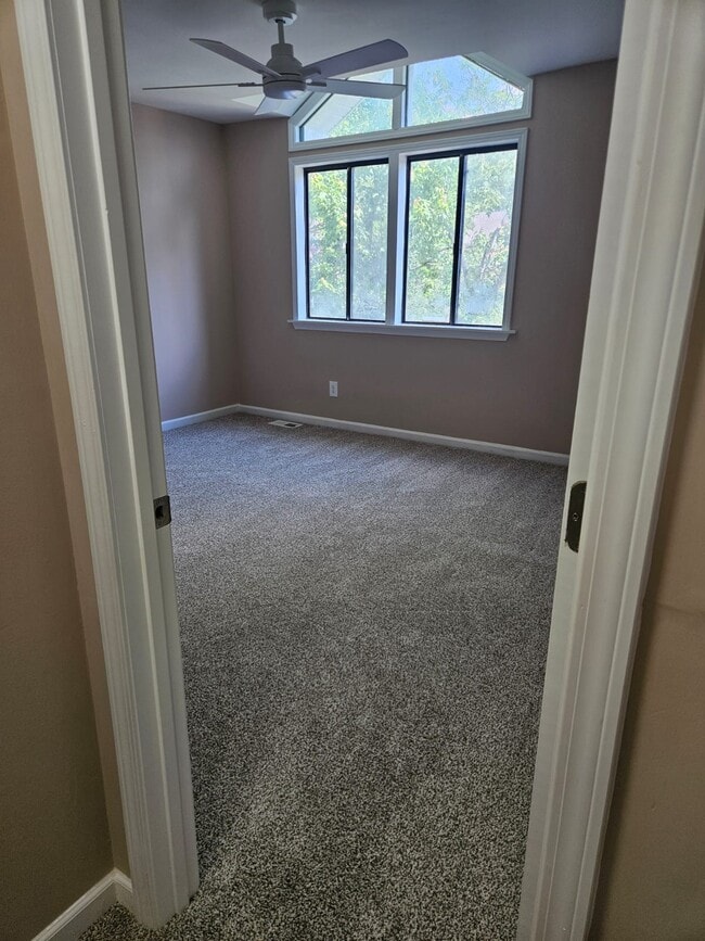 Building Photo - 5902 Shady Grove Cir