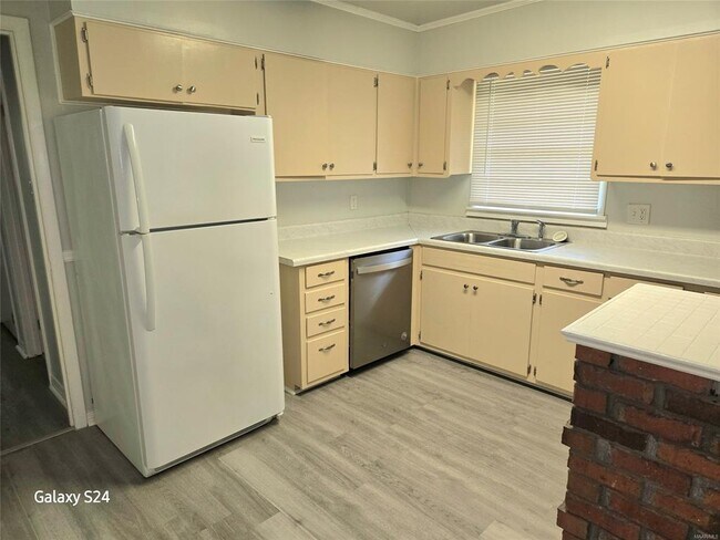 Building Photo - 4383 Amherst Dr
