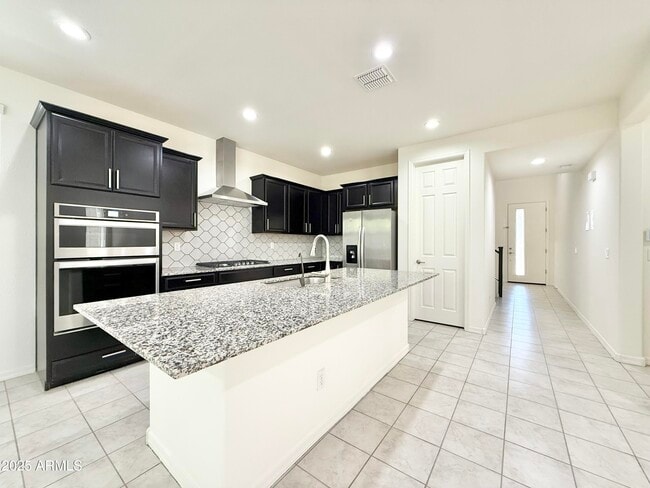 Building Photo - 735 W Derringer Way