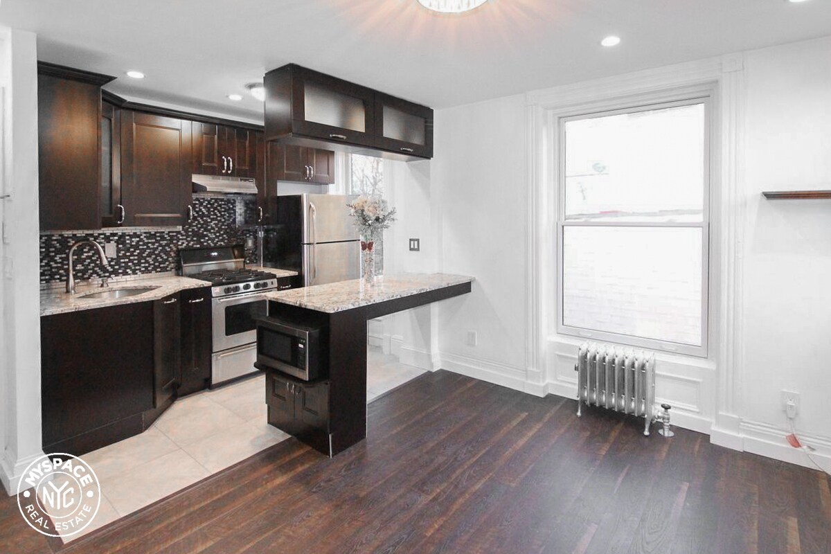 Foto principal - 965 Bushwick Ave
