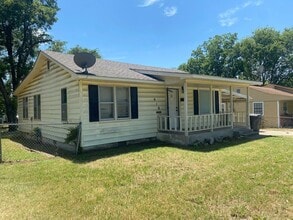 Building Photo - 715 McLish Ave SW