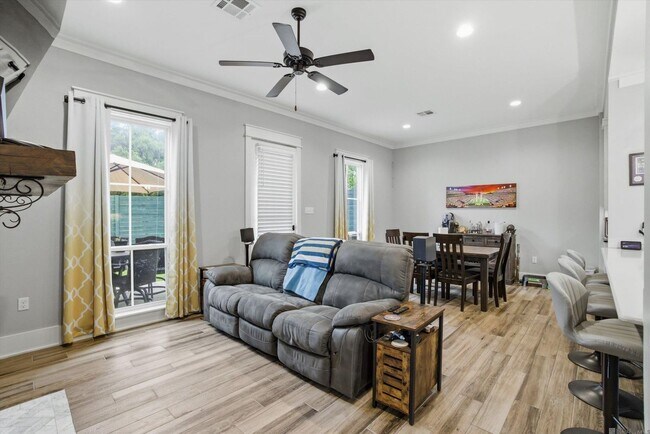 Foto del edificio - 421 St Thomas Ln