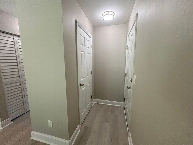 Foto del edificio - Updated two bedroom condo in Hampstead!