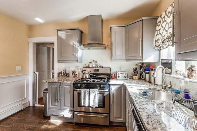 Building Photo - 44 Fairfax St