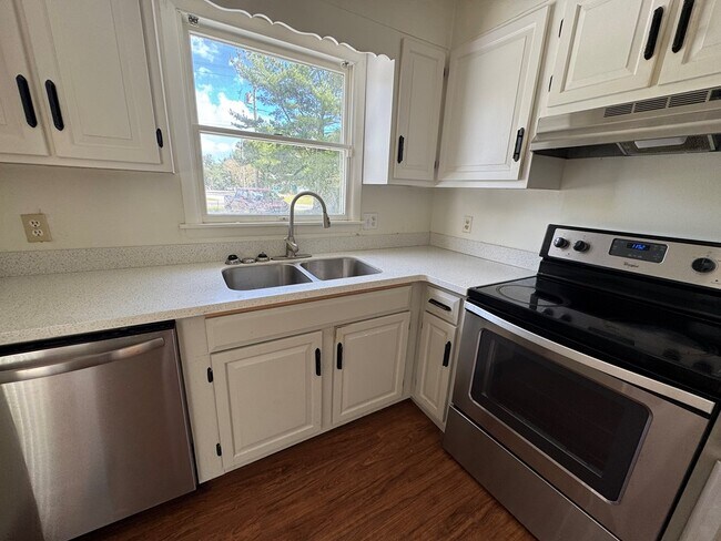 Foto del edificio - 33162 Chincoteague Rd