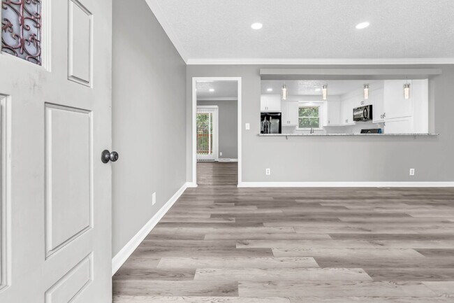 Foto del edificio - Wonderful 3 bed 2 bath with a modern interior
