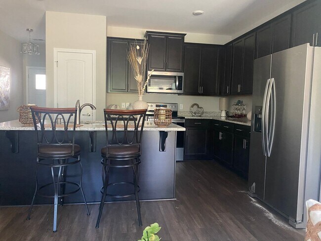 Building Photo - Richmond Hill Townhome