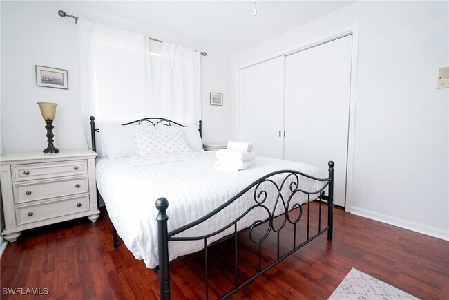 Foto del edificio - 1351 Oaklawn Ct