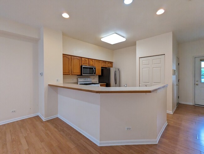 Building Photo - 2548 Carrolwood Rd
