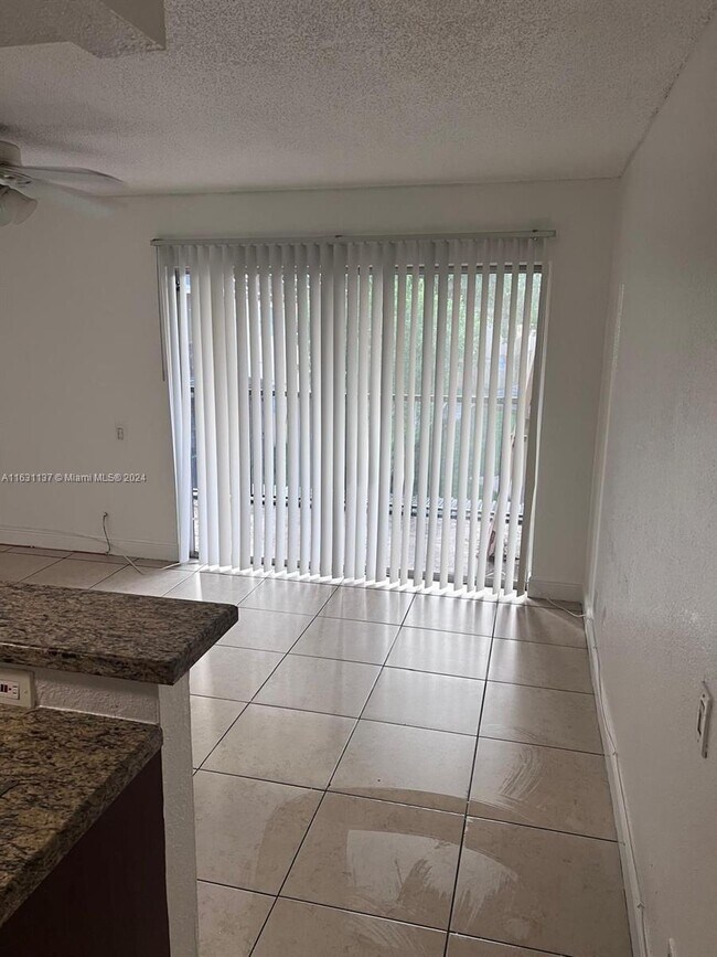 Foto del edificio - 4527 Treehouse Ln