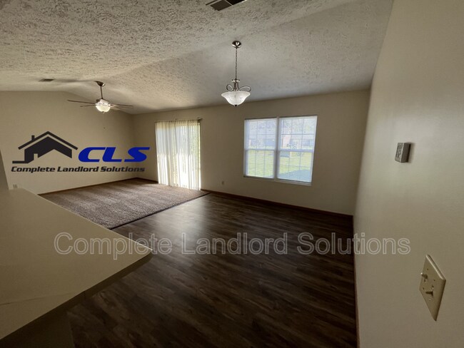Foto del edificio - 563 Farrington St