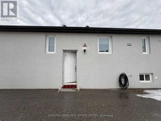 Building Photo - 93 Surrey Ave