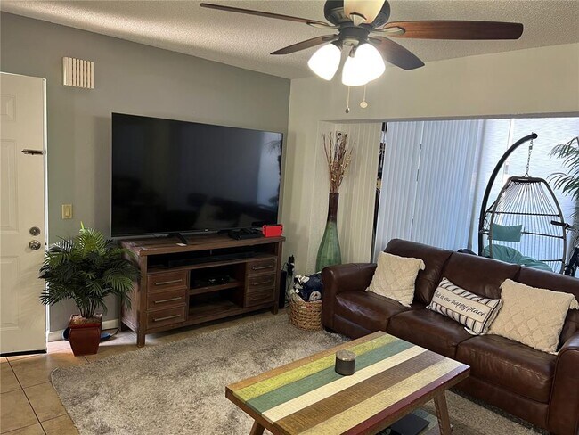 Foto del edificio - 5617 Ashton Lake Dr
