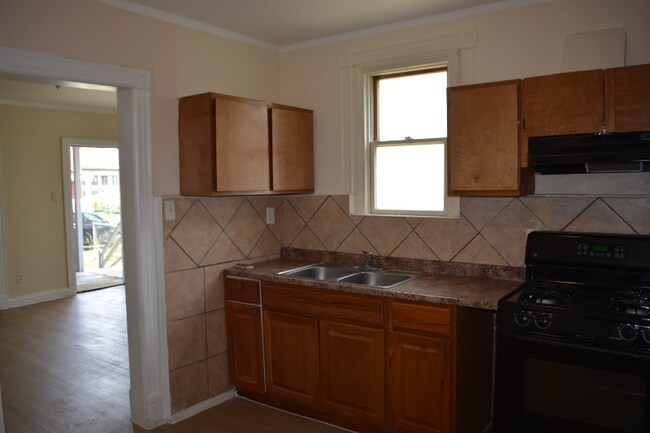 Building Photo - 915 Sunset Ave