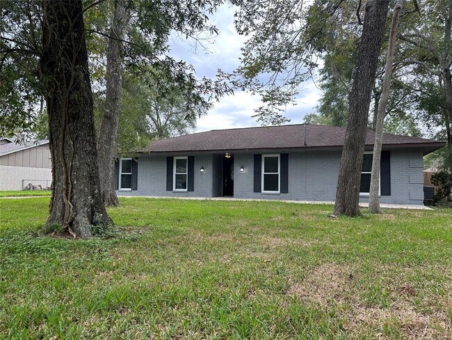 Building Photo - 228 Oak Manor Dr