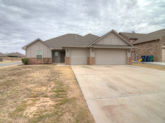 Building Photo - Great 4 Bed Home!