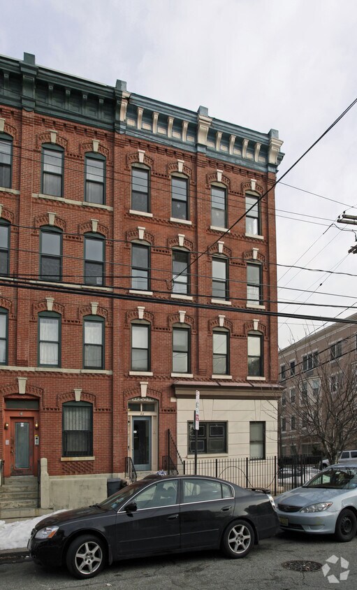 Primary Photo - 48 Bright St