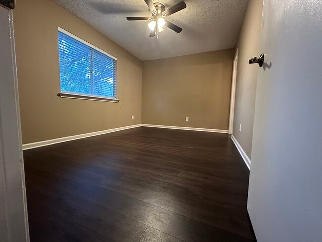 Building Photo - 1815 Gracy Farms Ln