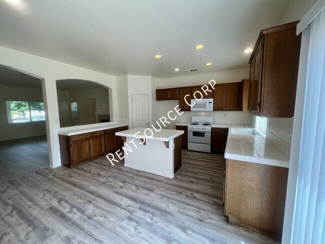 Building Photo - 4 Bedroom Single Story Home for Rent in We...