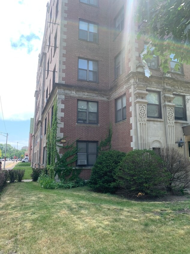 Building Photo - 5455 S Blackstone Ave