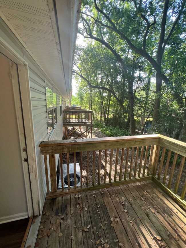 Building Photo - 2110 Golf Terrace Dr