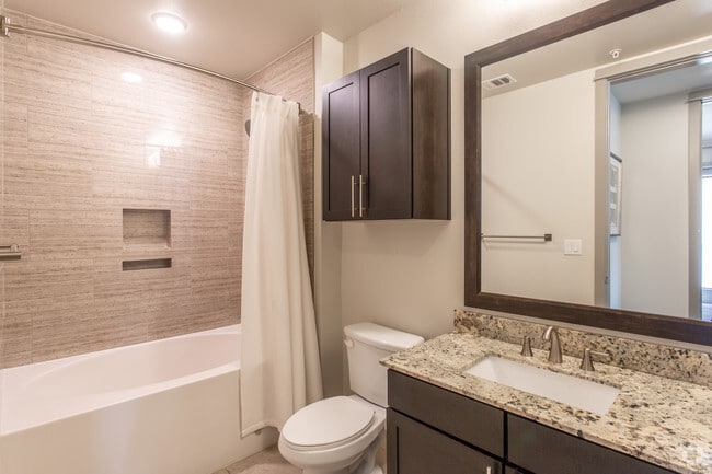 2 Br, Bathroom - 1414 Texas Downtown