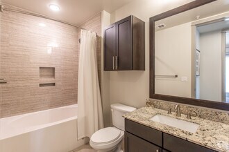 2 Br, Bathroom - 1414 Texas Downtown