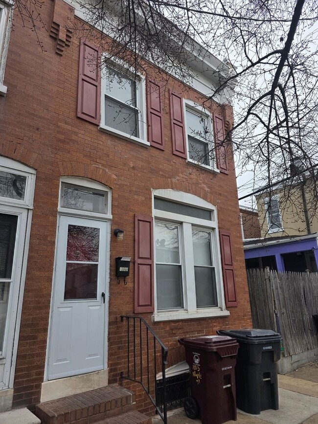 Building Photo - 1003 Maple St