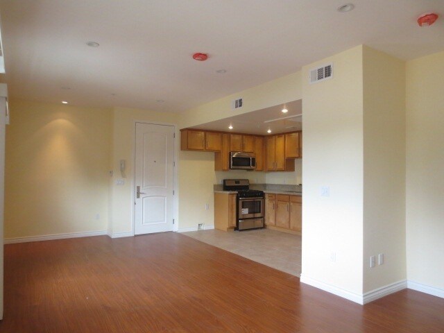 Foto del edificio - 14826 Vanowen St