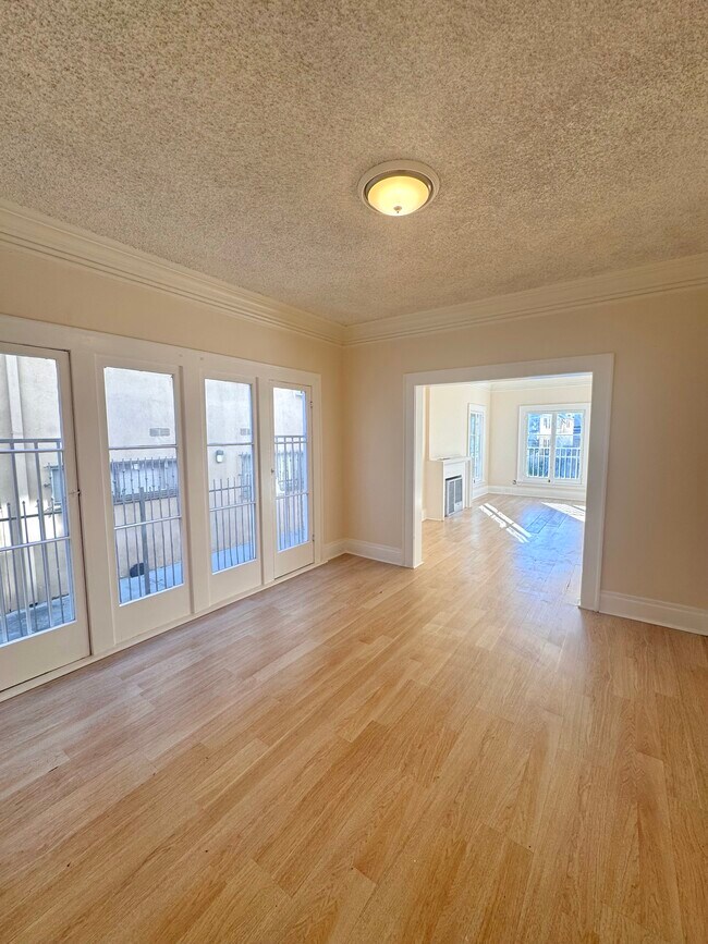 Building Photo - 420 S Berendo St