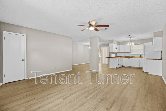 Foto del edificio - 329 Springdale Cir