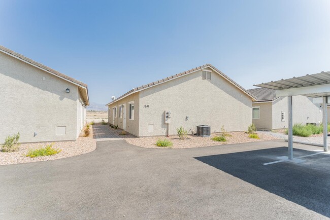 Building Photo - 1621 S Dandelion St