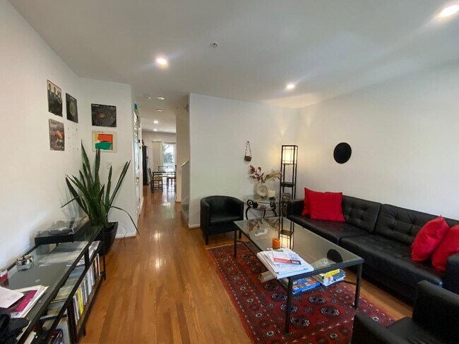 Foto del edificio - 1327 Belmont St NW