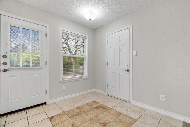 Building Photo - Three Bedroom Two Bathroom Home with Large...