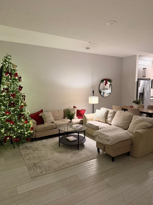 Building Photo - 253 Creekside Dr SW