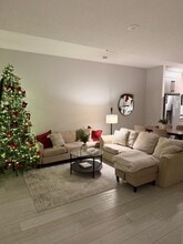 Building Photo - 253 Creekside Dr SW