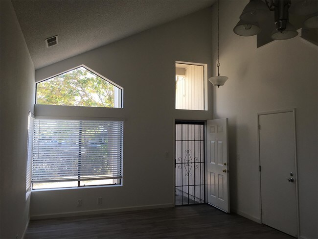 Foto del edificio - 4635 Fieldcrest Way