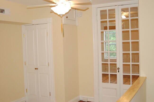 Mid room - 708 S Eaton St