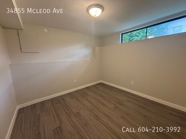 Building Photo - 2 Bedroom Suite in East Abbotsford