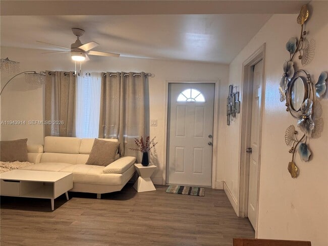 Building Photo - 5721 SW 41st St