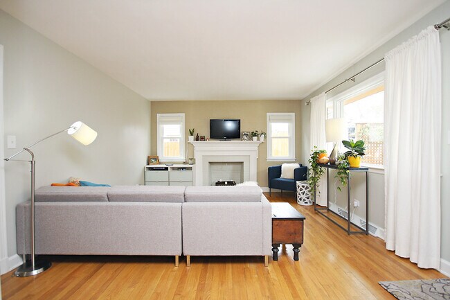 Building Photo - Raymond Ave 112