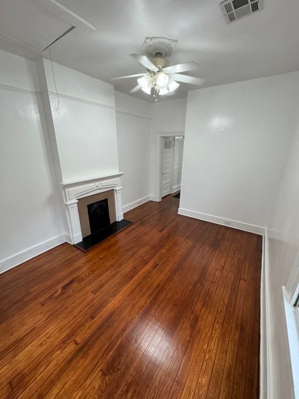 Building Photo - 1213 Annunciation St