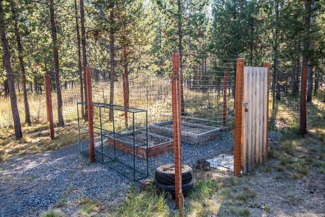 Building Photo - 17447 Auklet Dr