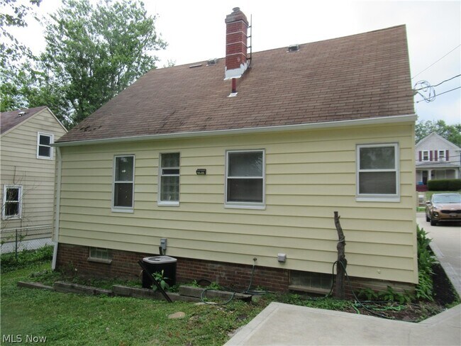 Foto del edificio - 86 Cowles Ave