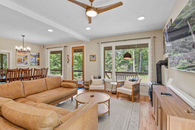 Building Photo - 114 Greenwood Acres Dr