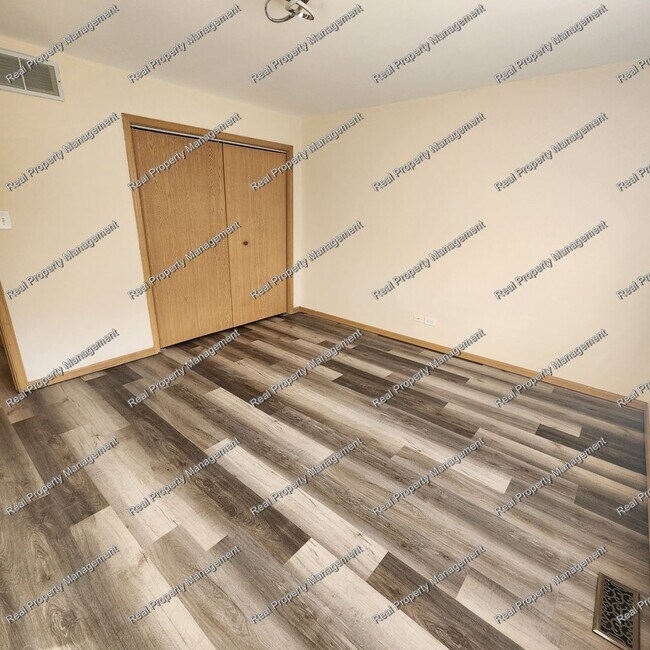 Foto del edificio - Two Bedroom Downtown Griffith