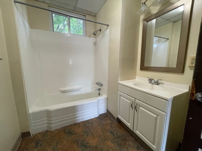Foto del edificio - Spacious 3 Bedroom Oakland Townhouse with ...