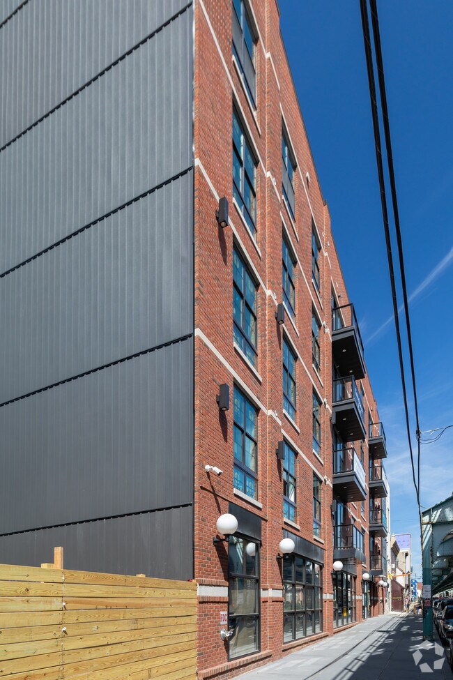 Building Photo - 1232 N Front St