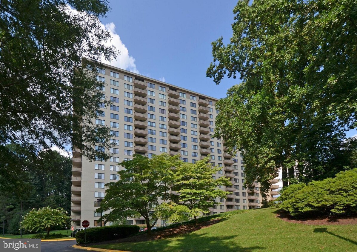 Primary Photo - 5225 Pooks Hill Rd